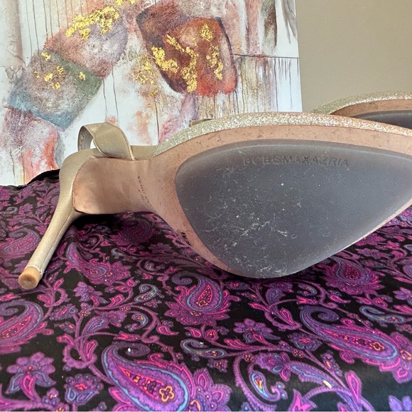 Gold leather slingback pumps. - Picture 3 of 6